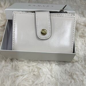 NWOT Patricia Nash Cream Leather Wallet